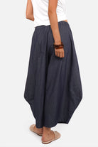 ZELVA Cropped Barrel Hose in denim look with elastic waistband and balloon shape