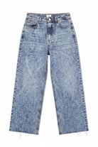 AENYA Ankle Straight Jeans aus Denim mit Raw-Cut Saum in bleached Marble-Blue-Waschung, Five-Pocket-Design und High Waist.