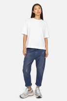Jeany Baggy Jeans locker geschnittene mittelblaue Destroyed-Jeans mit Gürtel und entspanntem Boyfriend-Look