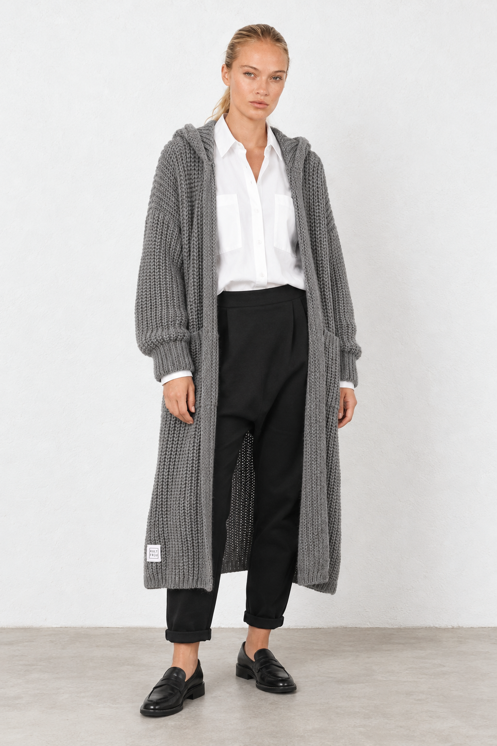 LOVITA in Grey mit LEA.K in White und HANNA.K in Black – Look-Video
